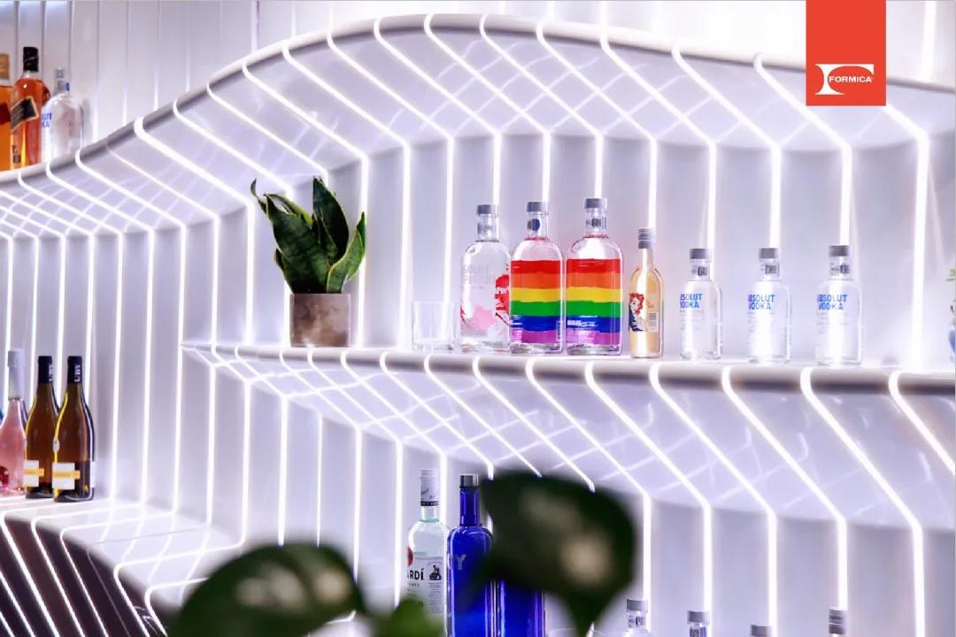 潔菌樹脂板是一種自潔良好的墻面板材！